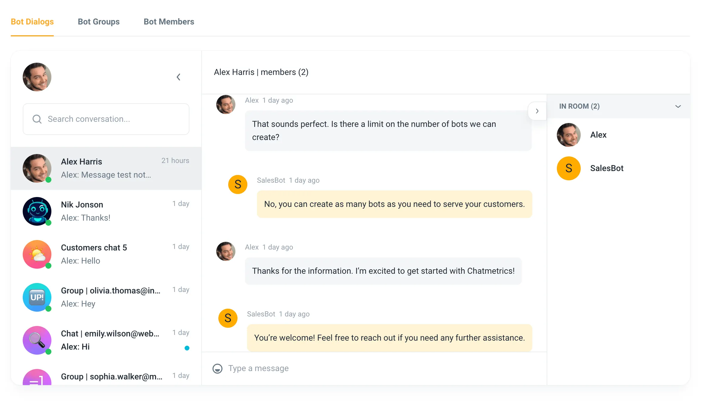 Кабинет ChatMetrics: список диалогов, лента переписки, участники комнаты
